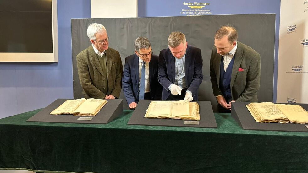 Präsentation der Schriftenfunde im Stadtarchiv Leipzig, v.l.: Peter Wollny, Hans-Joachim Knölker, Bernd Koska und Michael Ruprecht.