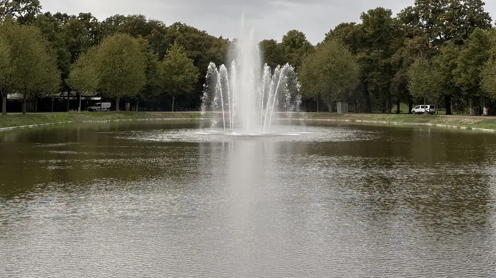 Die Fontäne sprudelt in altem Glanz nun wieder im Clara-Zetkin-Park.