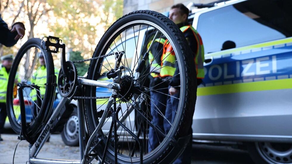 Auch Räder werden überprüft.