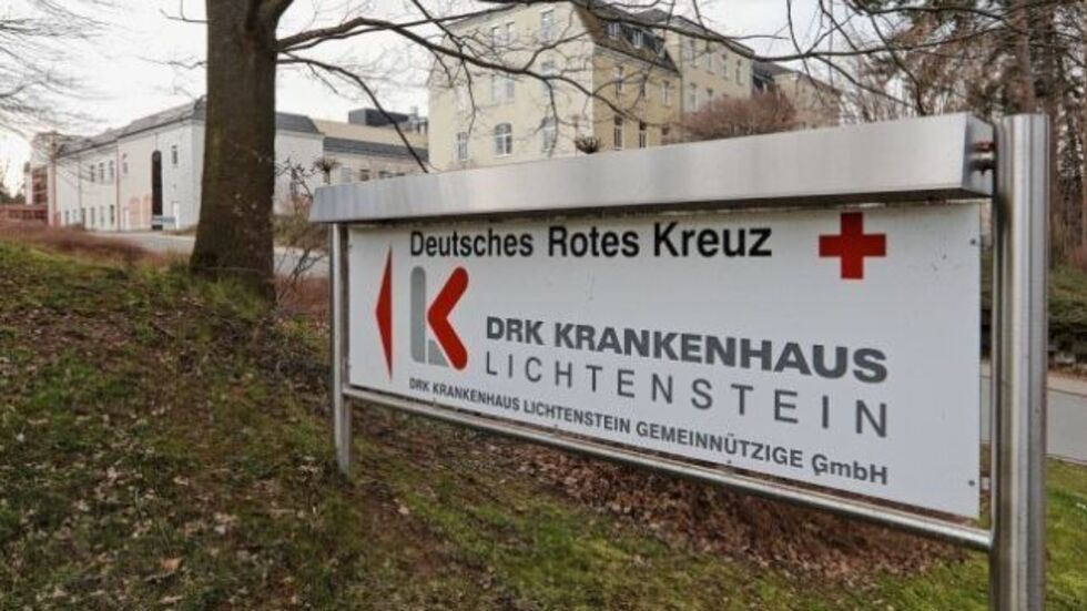 Der Eingang des DRK-Krankenhauses in Lichtenstein.