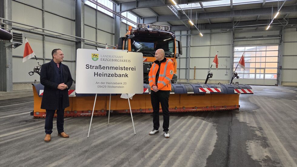 Die neue Straßenmeisterei wurde symbolisch eröffnet. Die neue Straßenmeisterei wurde symbolisch eröffnet.