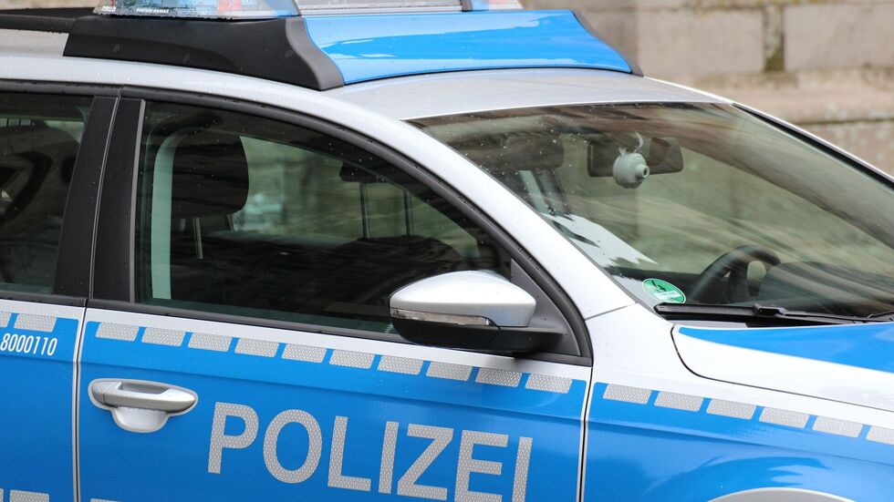 Polizisten schnappten im Stadtteil Morgenleite einen Motorradfahrer, der unter Drogen stand und keine Fahrerlaubnis hatte. Sein Fluchtversuch war gescheitert.
Polizisten schnappten im Stadtteil Morgenleite einen Motorradfahrer, der unter Drogen stand und keine Fahrerlaubnis hatte. Sein Fluchtversuch war gescheitert.