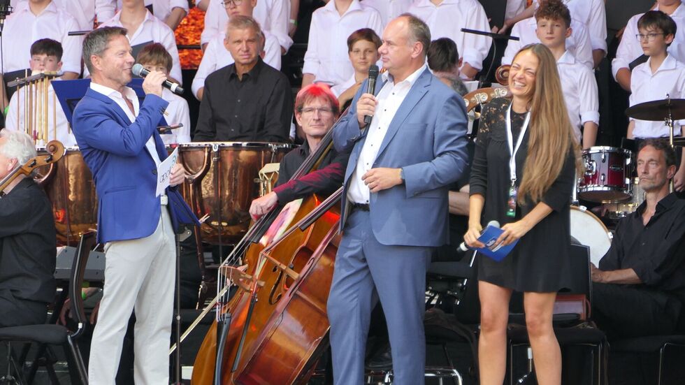 OB Dirk Hilbert gab den Startschuss OB Dirk Hilbert gab den Startschuss
