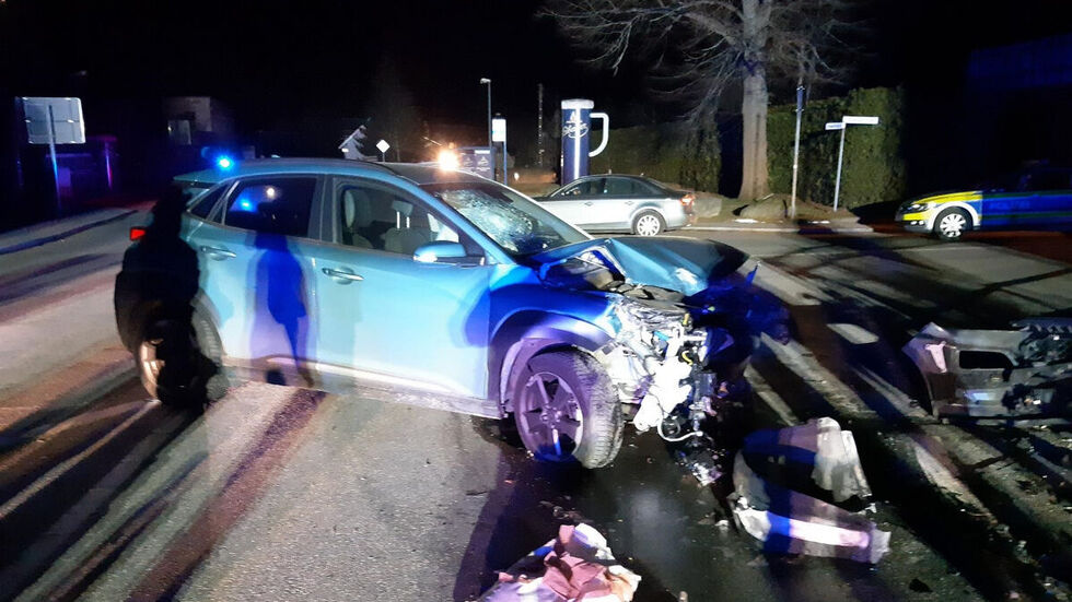 Das Ende einer wilden Verfolgungsjagd: Eines der beiden Fahrzeuge musste mit einem Nagelgurt gestoppt werden.