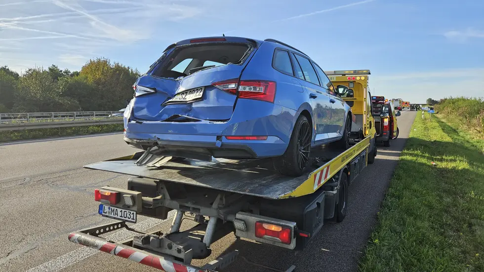 Die kaputten Autos wurden alle abgeschleppt.