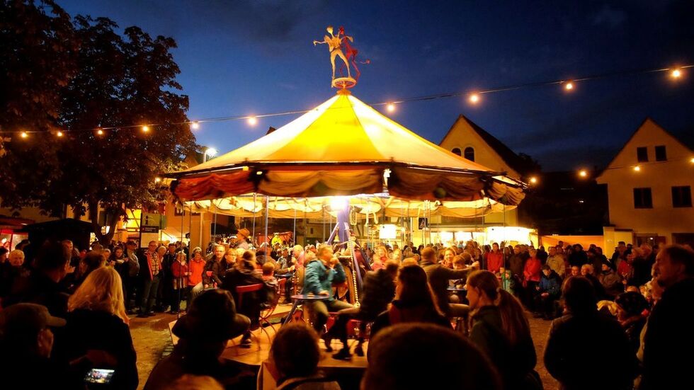 Das Theaterkarussell dreht in Radebeul wieder anlässlich des Weinfestes seine Runden.