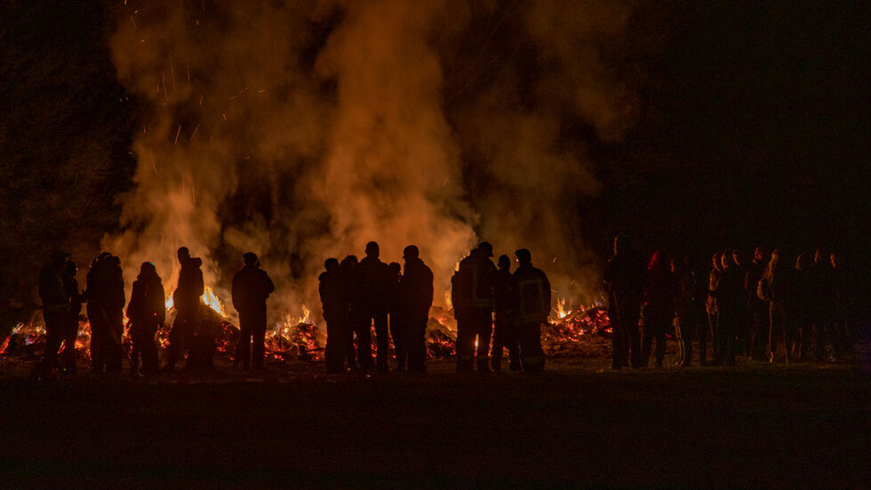 Die Walpurgisnacht in der Oberlausitz ist nach Einschätzung der Polizei überwiegend friedlich verlaufen. 