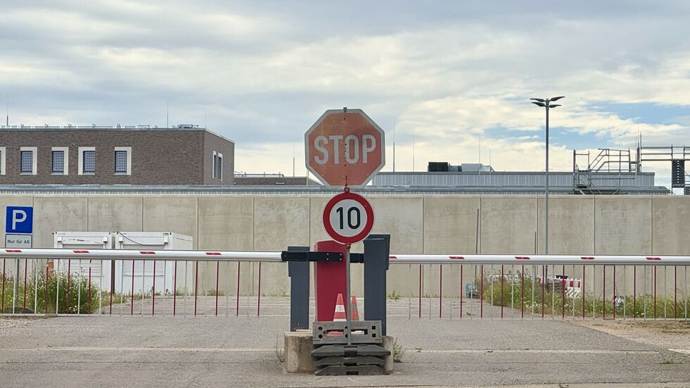 Verschlossener Eingang zur JVA-Baustelle