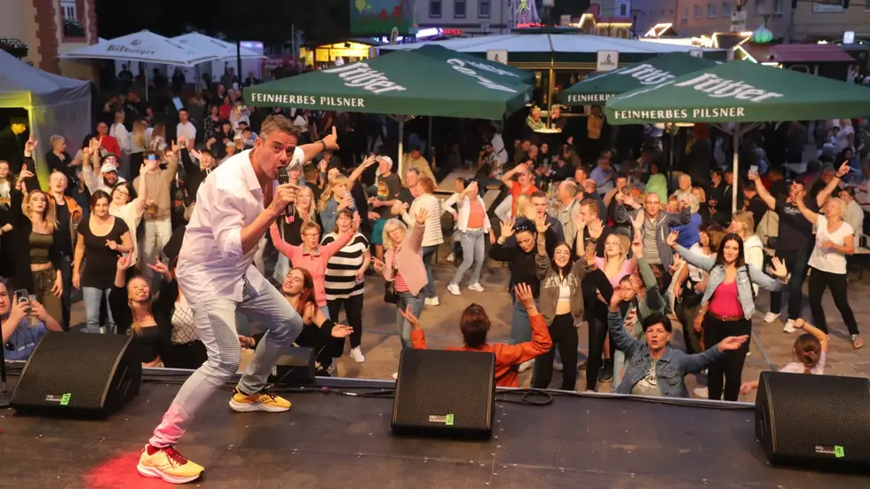 Die Fete startet am Freitagabend unter anderem mit "The 80s Gentleman" (im Bild Mitglied Roman Knoblauch letztes Jahr, Radio-Leipzig-Moderator).