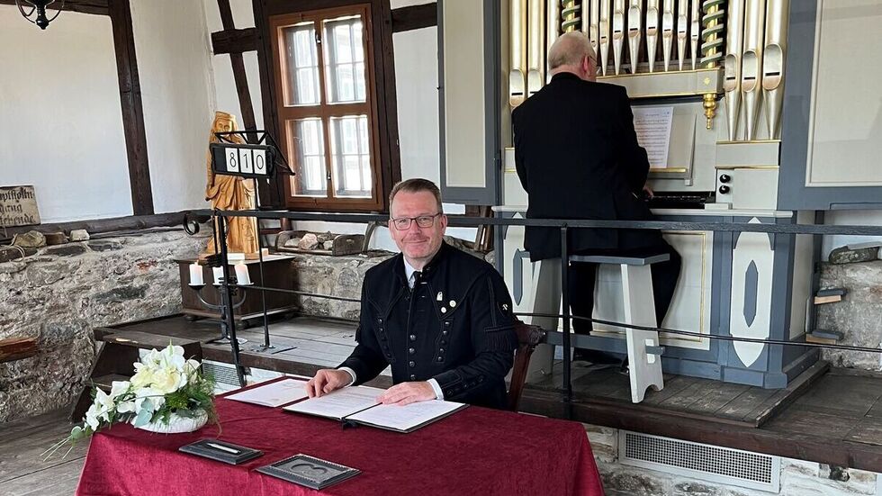 Freibergs OB Sven Krüger bei seiner ersten Trauung.