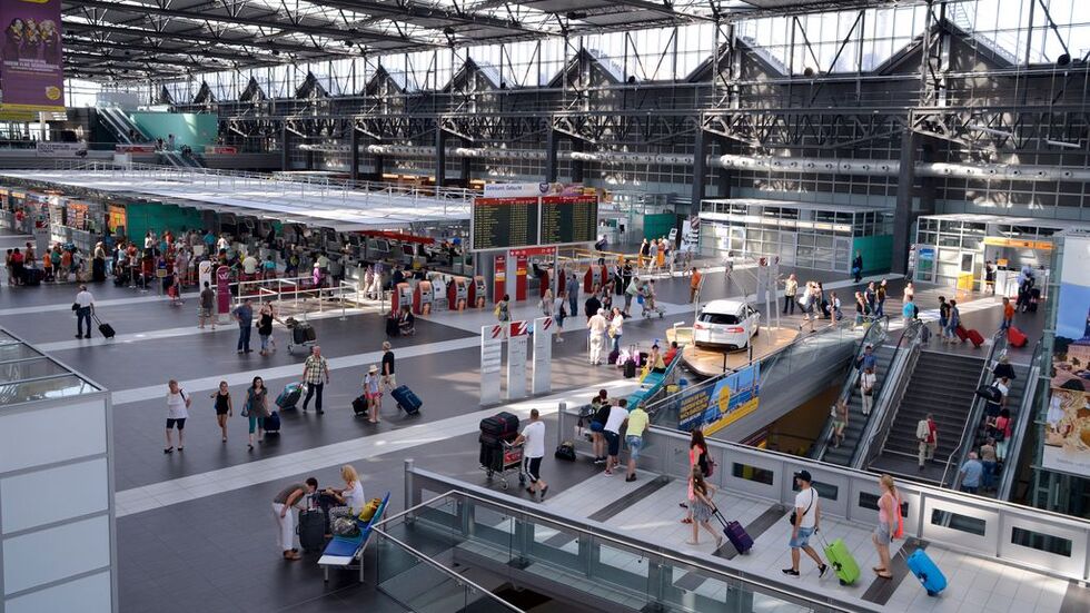 Der Dresdner Flughafen bekommt im Innenbereich einen neuen Anstrich.