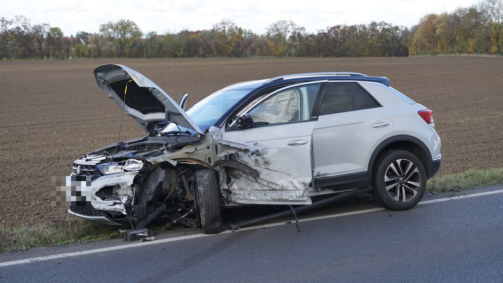 Das schwer beschädigte Auto.