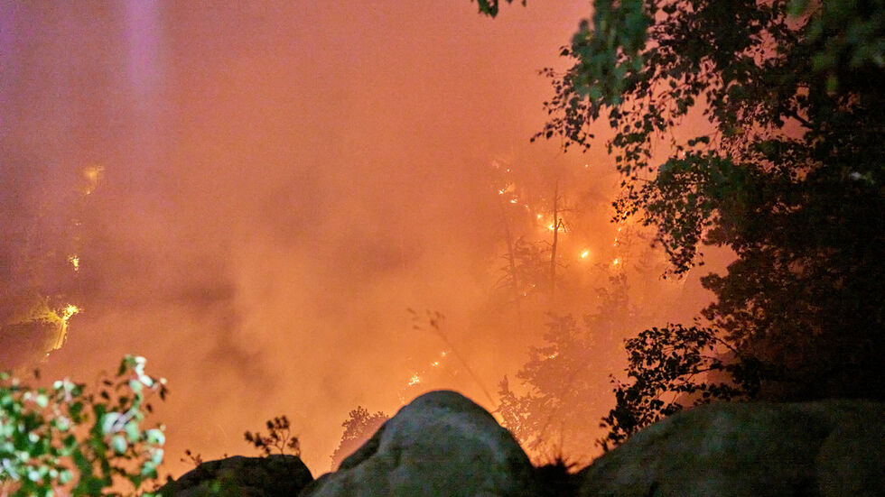 In der Nacht zu Montag war unterhalb der Basteibrücke ein Feuer ausgebrochen. 