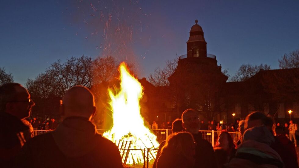 U.a. auf dem Platz der Völkerfreundschaft loderte am 30. April eines der größeren Hexenfeuer in Zwickau.