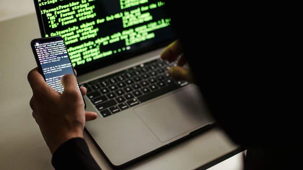 Betrug in Chemnitz und dem Erzgebirge: Zwei Männer verlieren insgesamt 260.000 Euro durch falsche Anlageversprechen.