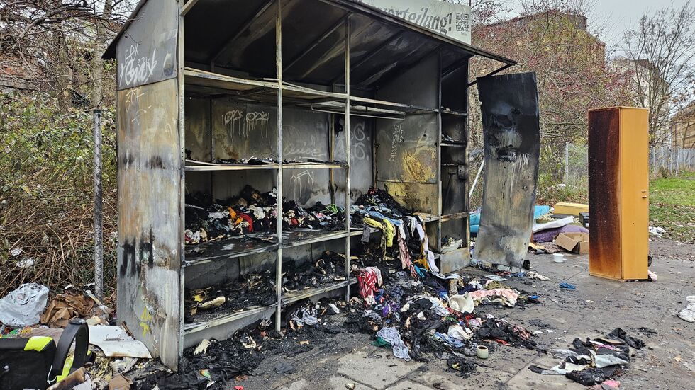 Der Brandort im Lene-Voigt-Park am Dienstagmorgen.