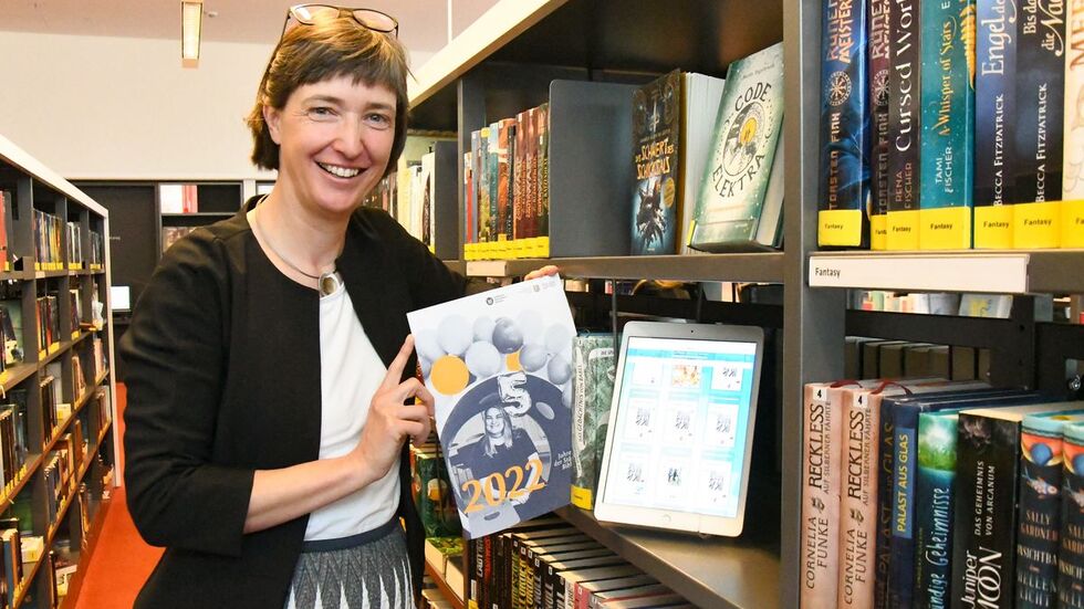 Die Direktorin der städtischen Bibliotheken, Marit Kunis-Michel, freut sich über ein erfolgreiches 2022 und blick erwartungsvoll in die kommenden Monate.