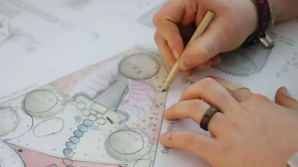 Beim Zeichnen eigener Gestaltungsideen Beim Zeichnen eigener Gestaltungsideen