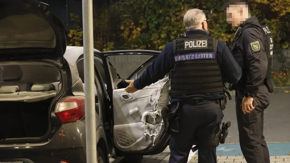 Ermittler vor Ort. Ermittler vor Ort.