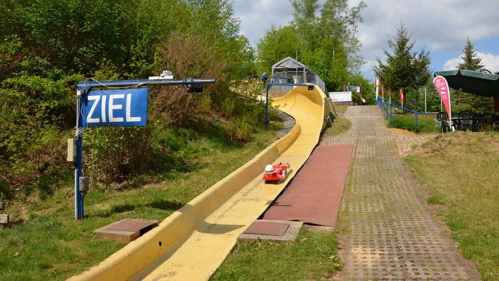 Die neue Kurve 7 - danach geht es den Bremshang hinauf.