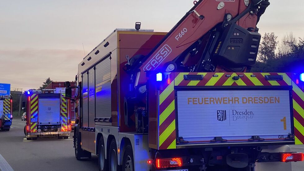 Die Feuerwehr war mit 33 Kräften und einem Kranwagen am Donnerstagmorgen auf der A4 im Einsatz 