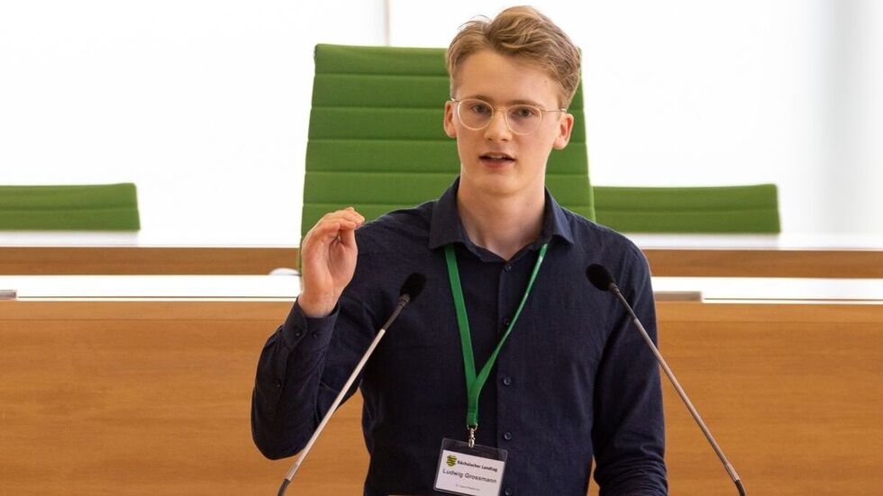 Der Zweitplatzierte, Ludwig Grossmann am Rednerpult.