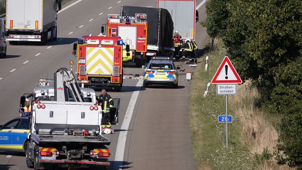 Die A4 war zeitweise nur einspurig befahrbar. 