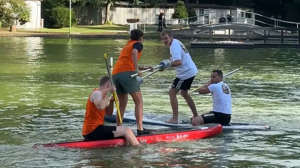 Bei der Wasserolympiade ist Standfestigkeit gefragt... Bei der Wasserolympiade ist Standfestigkeit gefragt...