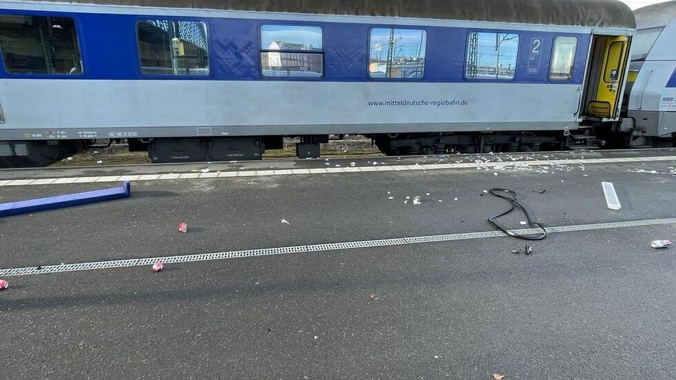 Der Chemnitzer Bundestagsabgeordnete Detlef Müller hat den beschädigten Zug am Chemnitzer Hauptbahnhof fotografiert.