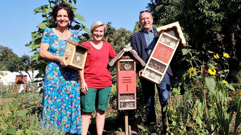 vl. Solveig Buder, GFG des JAB e.V, Elisa Baumgarten, Projektleiterin beim JAB für das Projekt „Dresden blüht“ und Detlef Thiel, Amtsleiter Amt für Stadtgrün