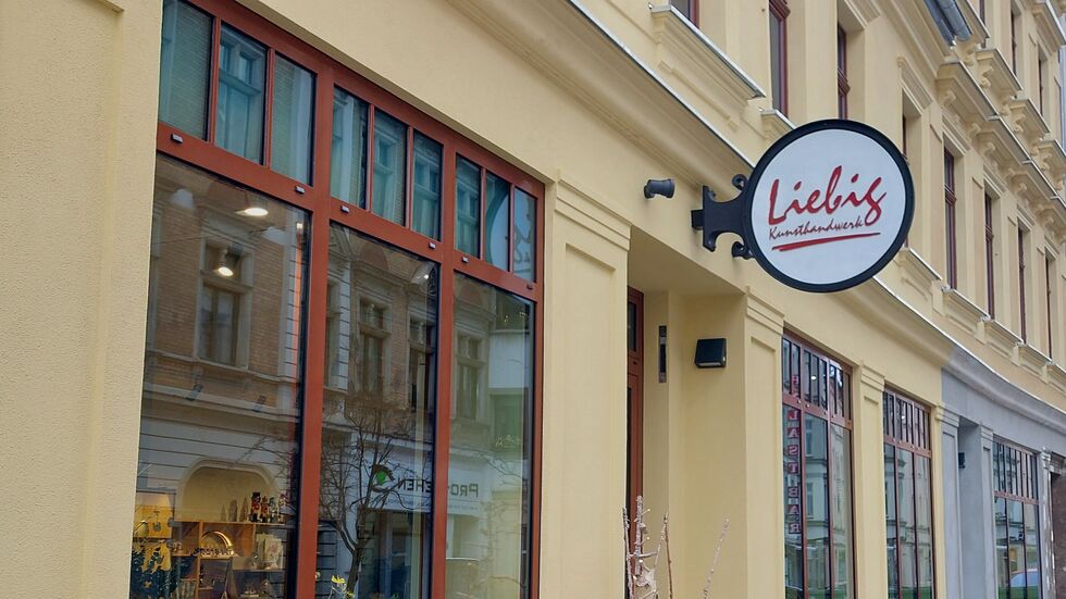 Der neue Standort des Kunsthandwerks Liebig befindet sich jetzt fast direkt am Hauptmarkt - in der Hauptstraße 3-5. Der neue Standort des Kunsthandwerks Liebig befindet sich jetzt fast direkt am Hauptmarkt - in der Hauptstraße 3-5.