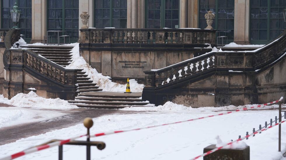 Bis 11 Uhr war der Innenhofs des Dresdner Zwingers abgesperrt