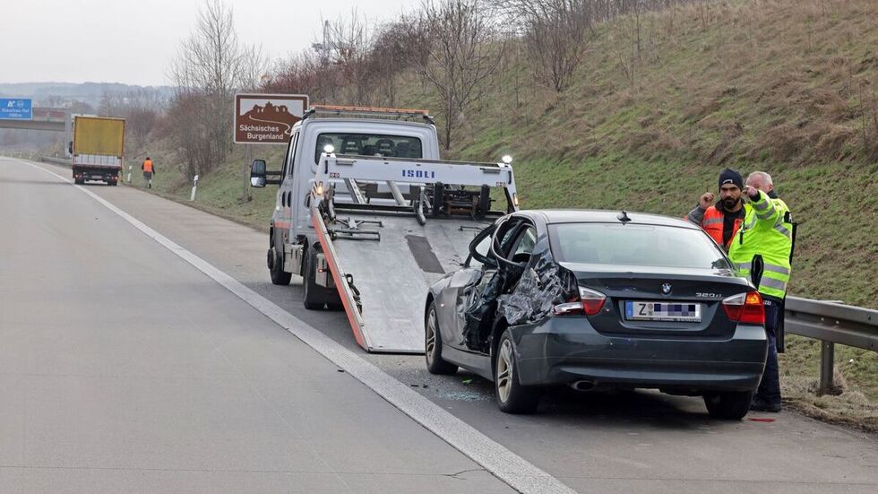 Das Fahrzeug musste abgeschleppt werden. 