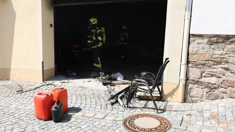 Mehrere Atemschutztrupps löschten den Brand.