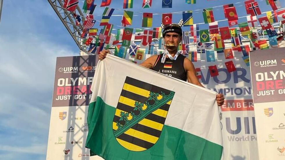 Jörg Eißmann am Freitag bei der OCR-Weltmeisterschaft im belgischen Gent auf dem Siegerpodest. 