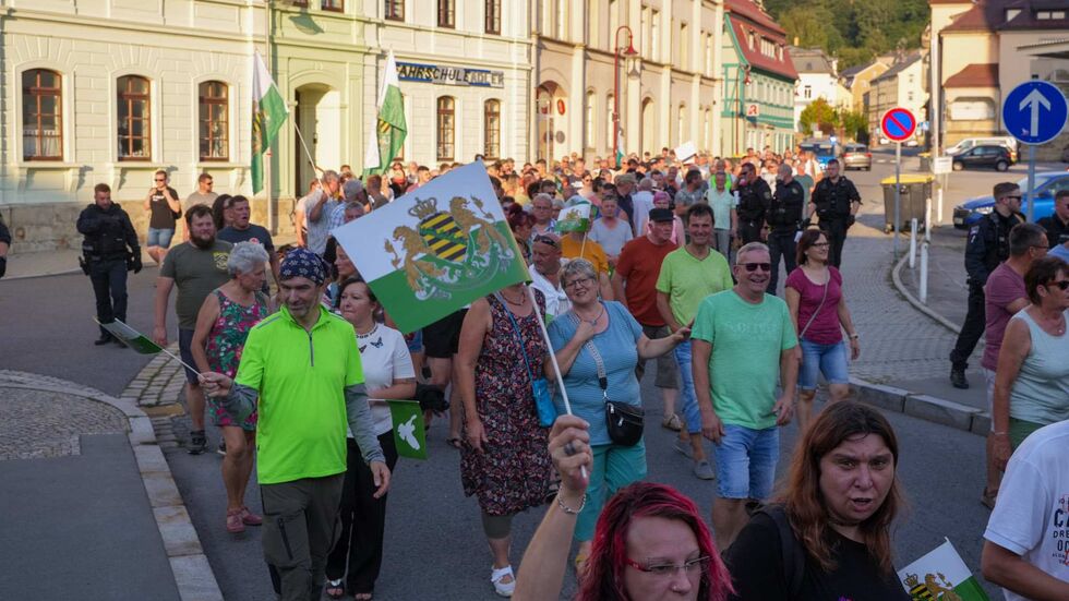 Mehr als 450 Menschen beteiligten sich am Montagsspaziergang in Sebnitz