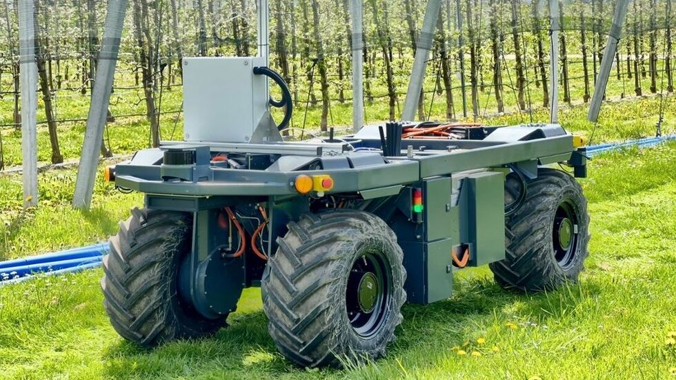 Der ELWOBOT auf den Versuchsflächen in Pillnitz.