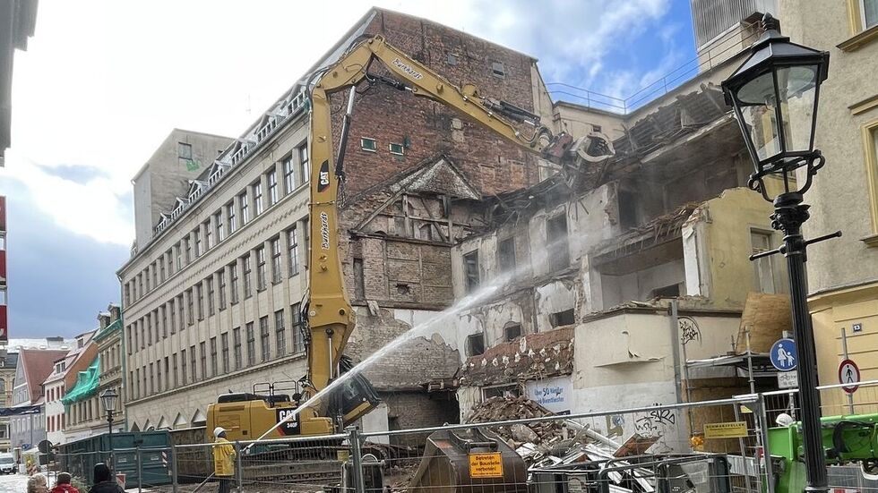 Ein Wasserstrahl hilft gegen zu viel Staub. 