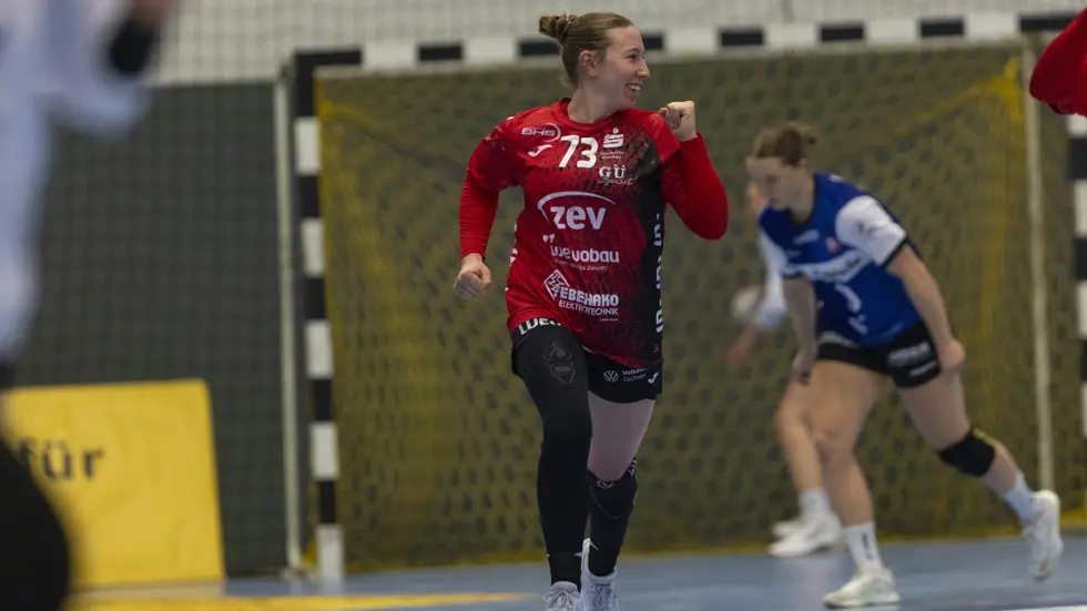 Zoe Stens hofft, dass der gute Zusammenhalt ihr Team am Samstag zu einem Sieg gegen Buxtehude führt. Zoe Stens hofft, dass der gute Zusammenhalt ihr Team am Samstag zu einem Sieg gegen Buxtehude führt.