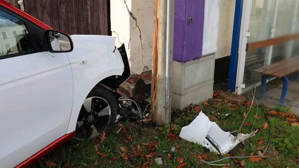Nach ersten Erkenntnissen blieben beide Fahrer unverletzt.