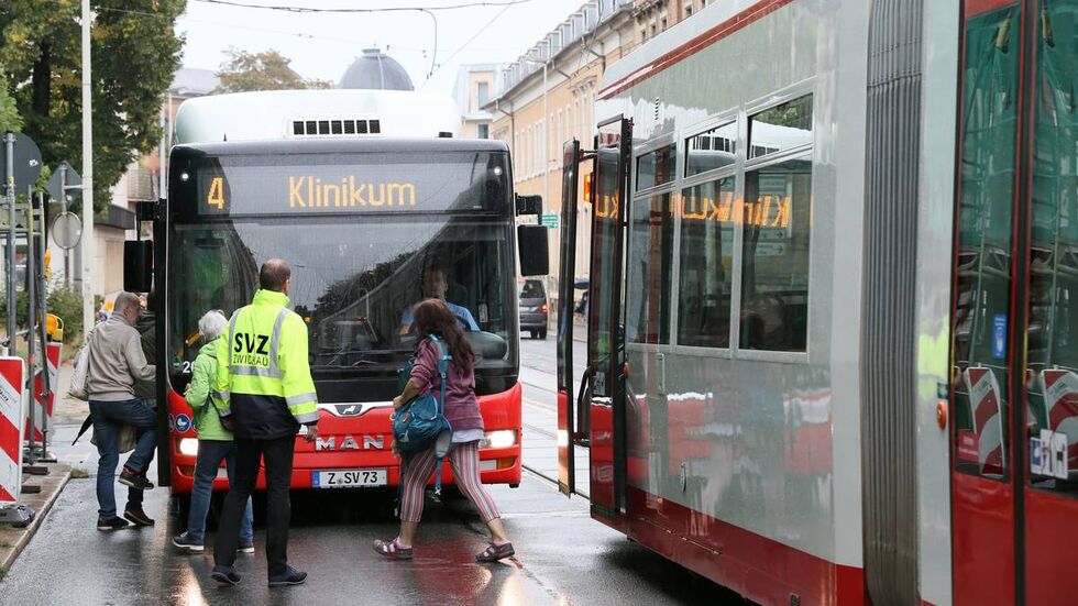 Die Fahrgäste Richtung Marienthal mussten in den Bus umsteigen. 