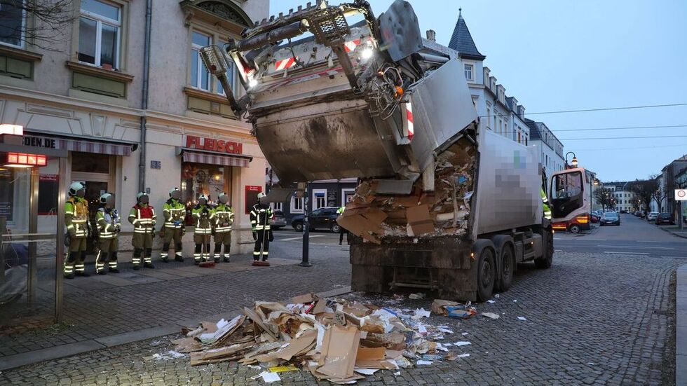 In diesem Auto ist ein Mann eingeklemmt worden.