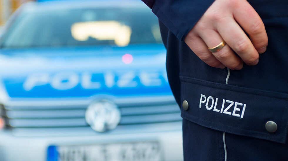 Die Polizei sucht nach einer Unbekannten. (Symbolbild)