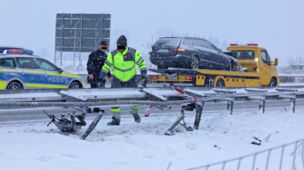 Der Fahrer kam mit dem Schrecken davon und blieb unverletzt. Der Fahrer kam mit dem Schrecken davon und blieb unverletzt.