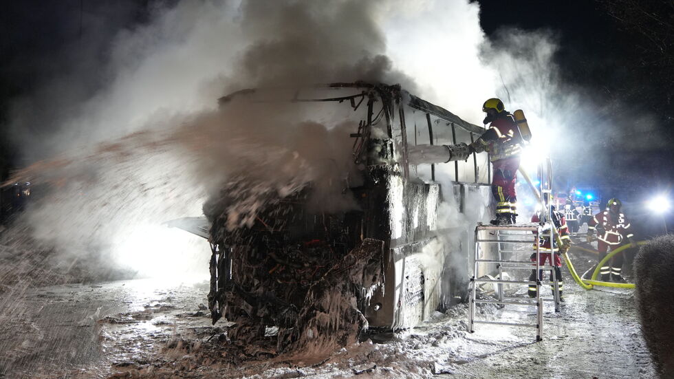 Der Bus stand leer an der Otto-Schmidt-Straße.