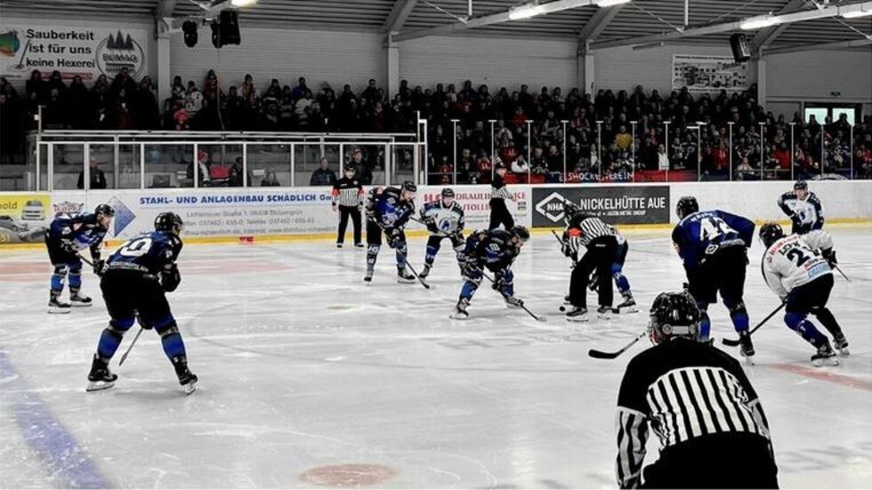 825 Zuschauer waren bei der Partie am Sonntag im Wolfsbau dabei.
