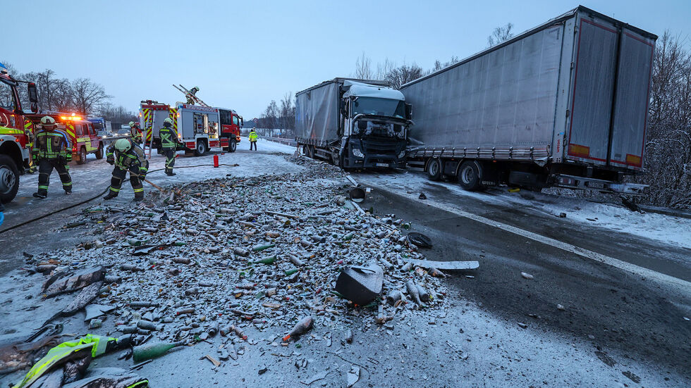 Die Bergungs- und Aufräumarbeiten dauerten mehrere Stunden