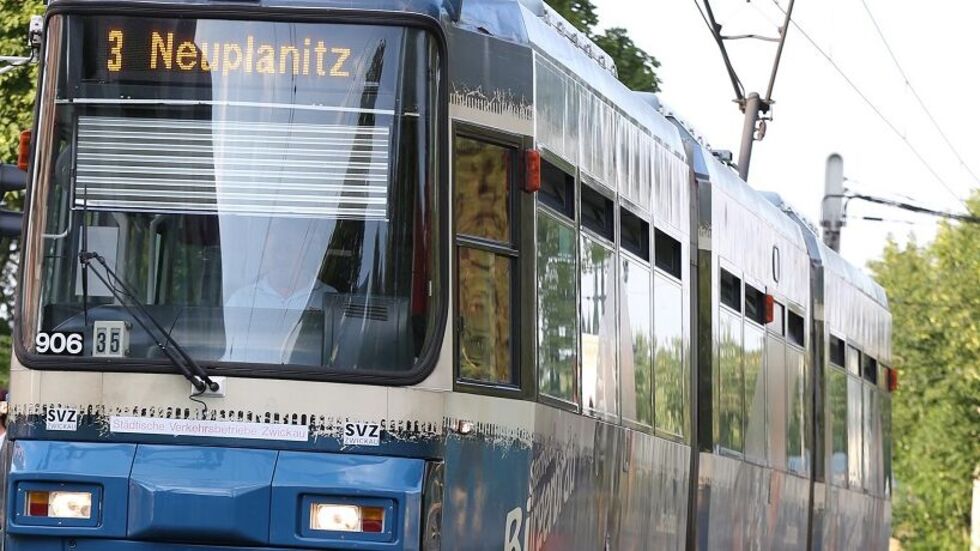 Die Straßenbahn fährt ab Samstag wieder auf ihrer gewohnten Strecke nach Neuplanitz.