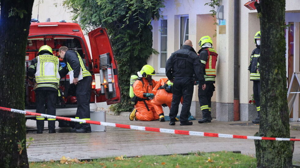 In Chemnitz-Grüna sicherten Spezialkräfte einen Brief mit einer unbekannten Flüssigkeit.