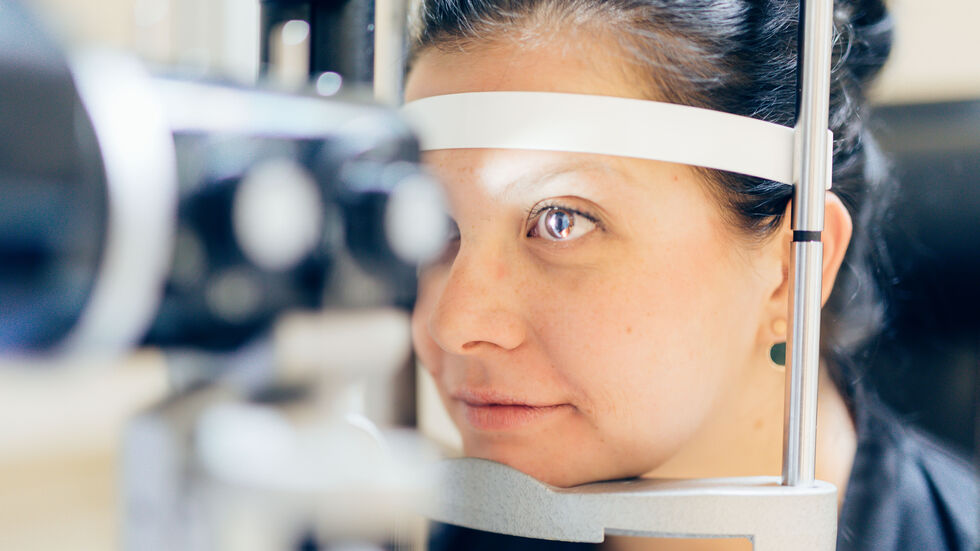 Am Chemnitzer Klinikum ist erstmals in Sachsen einem Patienten erfolgreich eine künstliche Hornhaut ins Auge implantiert worden.
Am Chemnitzer Klinikum ist erstmals in Sachsen einem Patienten erfolgreich eine künstliche Hornhaut ins Auge implantiert worden.